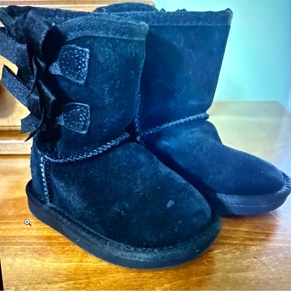 Ugg toddler, black suede boots size 5 snow winter